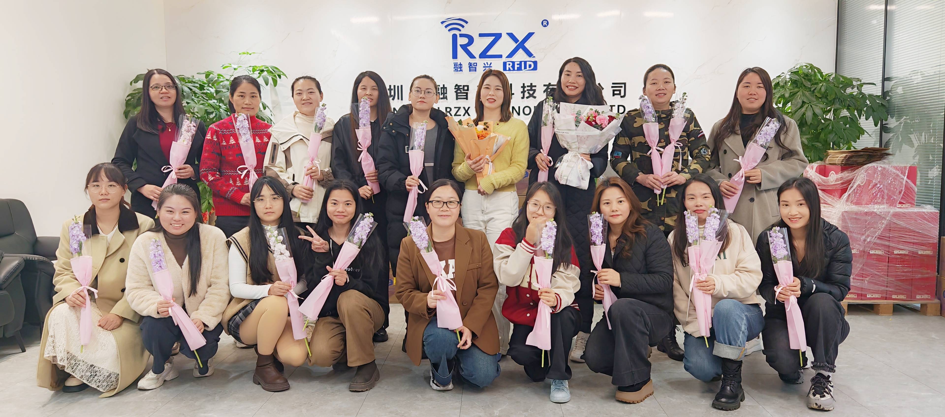 春風(fēng)如你 熠熠芳華 | 融智興科技暖心禮贈致敬“她力量”